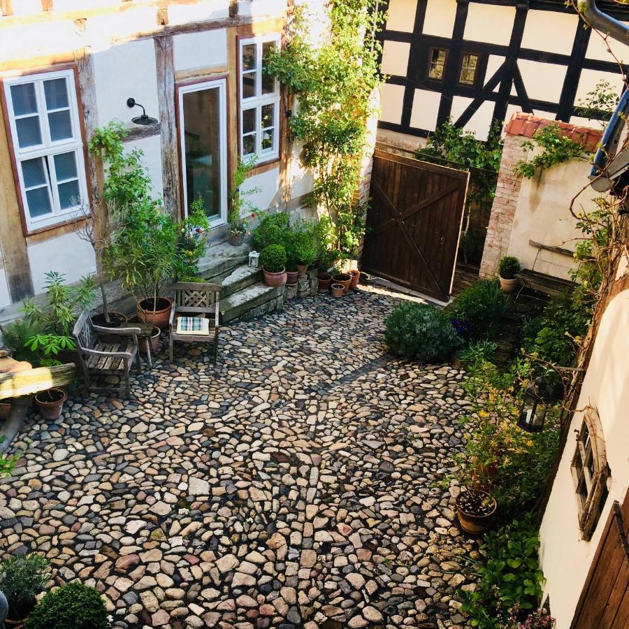 himmlischer Hof Ferienwohnungen, Denkmal anno 1477 Quedlinburg Exterior foto